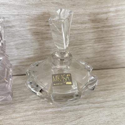 LOT 418D: Mikasa Crystal Collection: Perfume Bottles & Quartz Clock