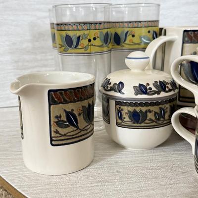 LOT 425K: Mikasa Intaglio CAC 01 Arabella Pattern Large China Dinnerware Set