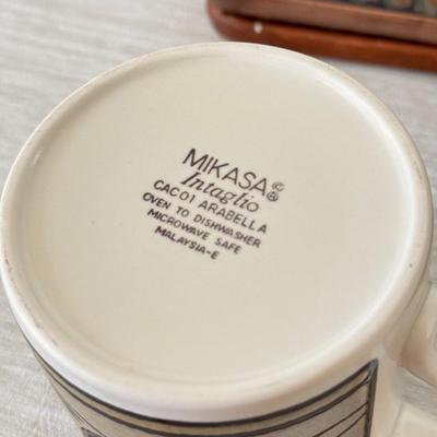 LOT 425K: Mikasa Intaglio CAC 01 Arabella Pattern Large China Dinnerware Set