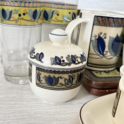 LOT 425K: Mikasa Intaglio CAC 01 Arabella Pattern Large China Dinnerware Set