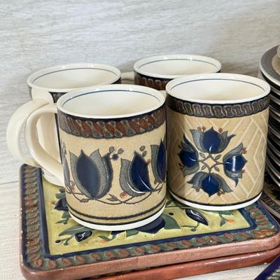 LOT 425K: Mikasa Intaglio CAC 01 Arabella Pattern Large China Dinnerware Set