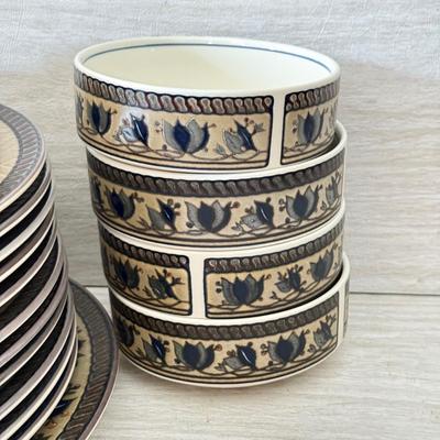 LOT 425K: Mikasa Intaglio CAC 01 Arabella Pattern Large China Dinnerware Set