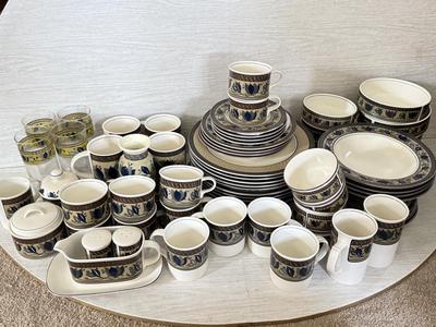 LOT 425K: Mikasa Intaglio CAC 01 Arabella Pattern Large China Dinnerware Set
