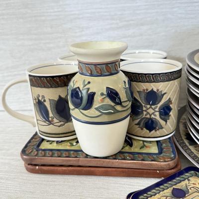 LOT 425K: Mikasa Intaglio CAC 01 Arabella Pattern Large China Dinnerware Set