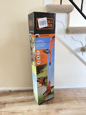 LOT 426F: NIB Black & Decker Corded 14” String Trimmer/Edger ModelGH900