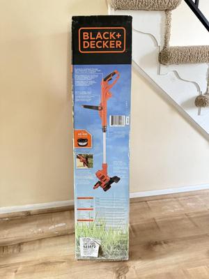 LOT 426F: NIB Black & Decker Corded 14” String Trimmer/Edger ModelGH900