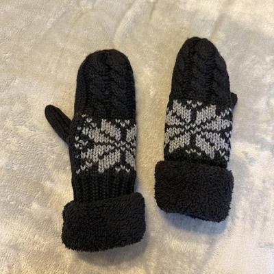 LOT 430U: Ugg Earmuffs & Snowflake Mittens