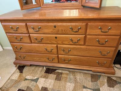 LOT 433U: Dresser w/ Vanity Mirror