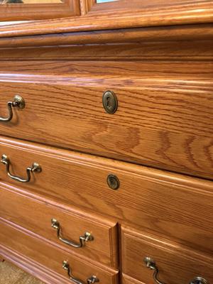 LOT 433U: Dresser w/ Vanity Mirror