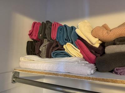 LOT 434U: Closet Clearout! Plethora of Towels!