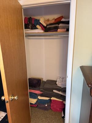 LOT 434U: Closet Clearout! Plethora of Towels!