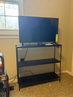 LOT 436U: Insignia 32” LCD TV Model NS-32D310NA21 w/ Small TV Stand