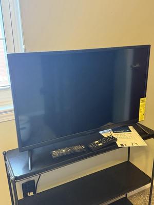 LOT 436U: Insignia 32” LCD TV Model NS-32D310NA21 w/ Small TV Stand