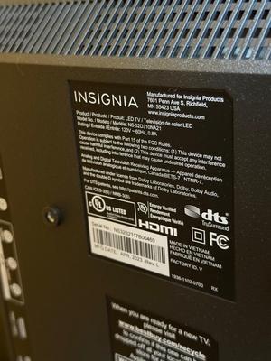 LOT 436U: Insignia 32” LCD TV Model NS-32D310NA21 w/ Small TV Stand