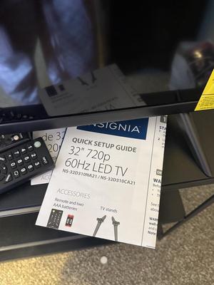 LOT 436U: Insignia 32” LCD TV Model NS-32D310NA21 w/ Small TV Stand