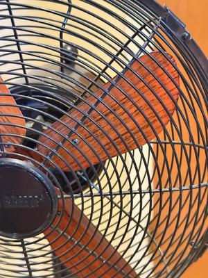 LOT 438U: Deco Breeze Standing Fan Mode FT30-A/DBF0497