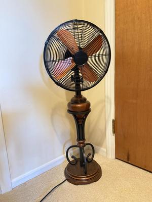 LOT 438U: Deco Breeze Standing Fan Mode FT30-A/DBF0497