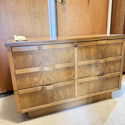 LOT 439U: Beautiful MCM Lane Chest