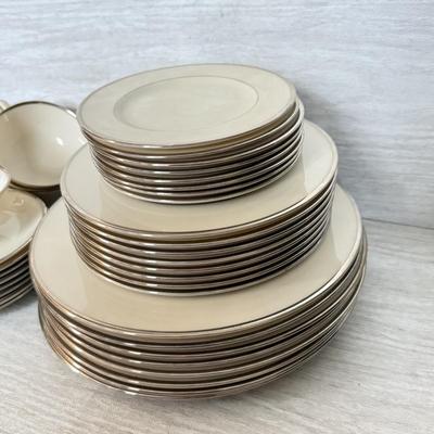 LOT 443D: Lenox Montclair B501 Dinnerware Set