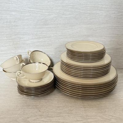 LOT 443D: Lenox Montclair B501 Dinnerware Set