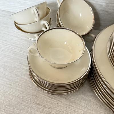LOT 443D: Lenox Montclair B501 Dinnerware Set
