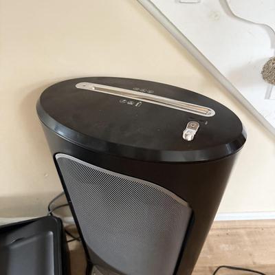 LOT 445L: Office Essentials: Fellowes Shredder & Canon Pixma Printer MX492