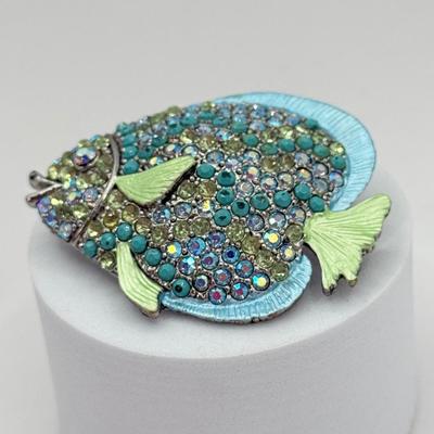 LOT 345J: Stunning Crystal & Bead Fish Pin