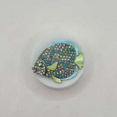 LOT 345J: Stunning Crystal & Bead Fish Pin