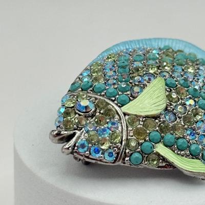 LOT 345J: Stunning Crystal & Bead Fish Pin