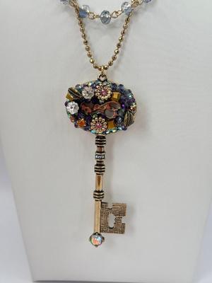 LOT 347J: 34” Betsey Johnson Gold Tone Ornate Key Pendant Necklace