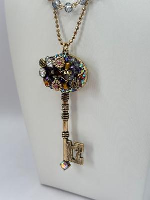 LOT 347J: 34” Betsey Johnson Gold Tone Ornate Key Pendant Necklace