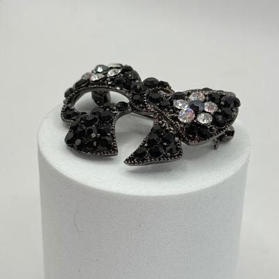 LOT 351J: 17.5” Vintage Crystal Beaded Necklace w/ 2 Bow Pins: Grazian & Unmarked