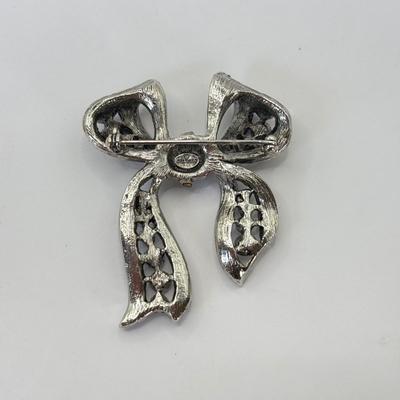 LOT 351J: 17.5” Vintage Crystal Beaded Necklace w/ 2 Bow Pins: Grazian & Unmarked