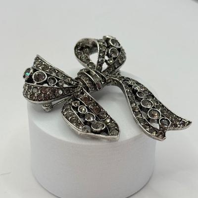 LOT 351J: 17.5” Vintage Crystal Beaded Necklace w/ 2 Bow Pins: Grazian & Unmarked