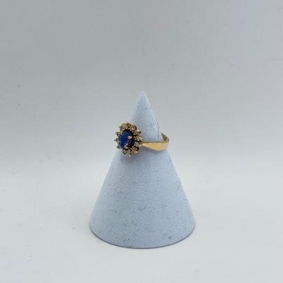 LOT 356J: Size 4.25 Vintage 14kt Gold Blue Gemstone and Diamond Ring (3.05g)