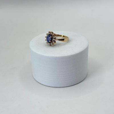 LOT 356J: Size 4.25 Vintage 14kt Gold Blue Gemstone and Diamond Ring (3.05g)