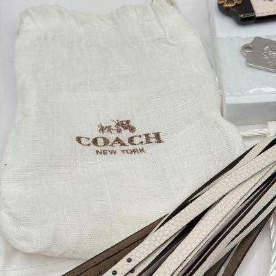 LOT 323J: Coach Cloth Bags & Keychains / Bag Tags