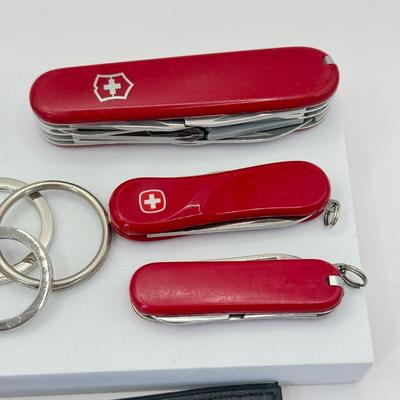 LOT 324J: Arrow Pen & Collection of Pocket Knives: Swiss, Winchester & Craftsman