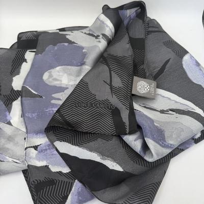 LOT 448J: Vince Camuto Fashion Scarf