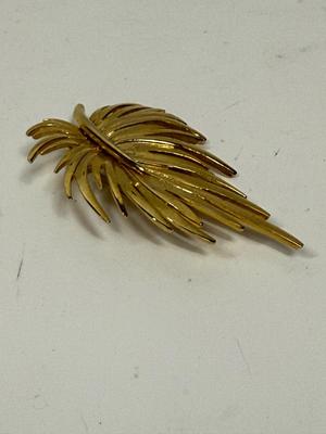 Vintage Leaf Pin Brooch Gold Tone Feather Style