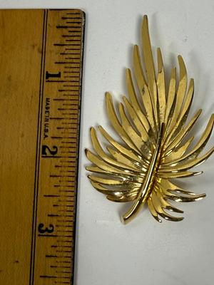 Vintage Leaf Pin Brooch Gold Tone Feather Style