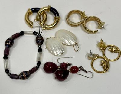 Jewelry Lot: Beaded Bracelet and 5 Pair of Pierced-Ear Earrings
