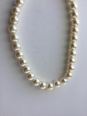 Faux pearl beaded necklace