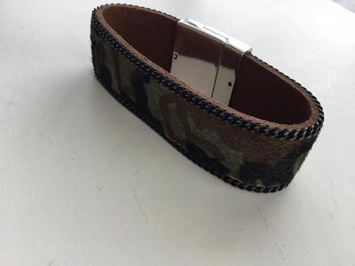 Camp type faux leather magnet clasp bracelet