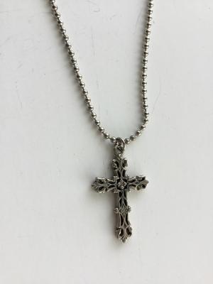 Beautiful silver tone cross necklace