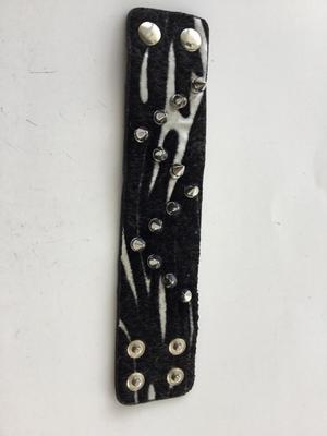Yik fung marked zebra snap on bracelet