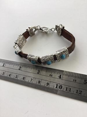 Beautiful vintage clasp leather type fashion bracelet