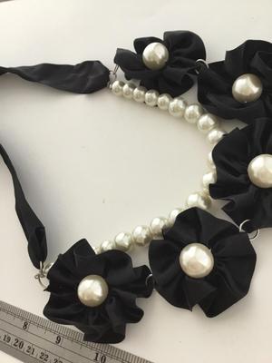 Beautiful vintage faux pearl statement necklace