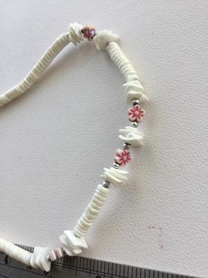 Beautiful vintage white collar necklace