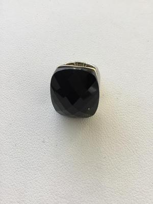 Beautiful stretchy costume ring